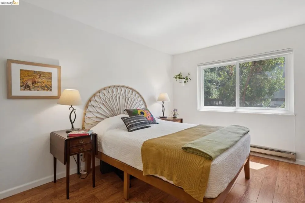94 Bayo Vista Ave #204 Oakland, CA 94611