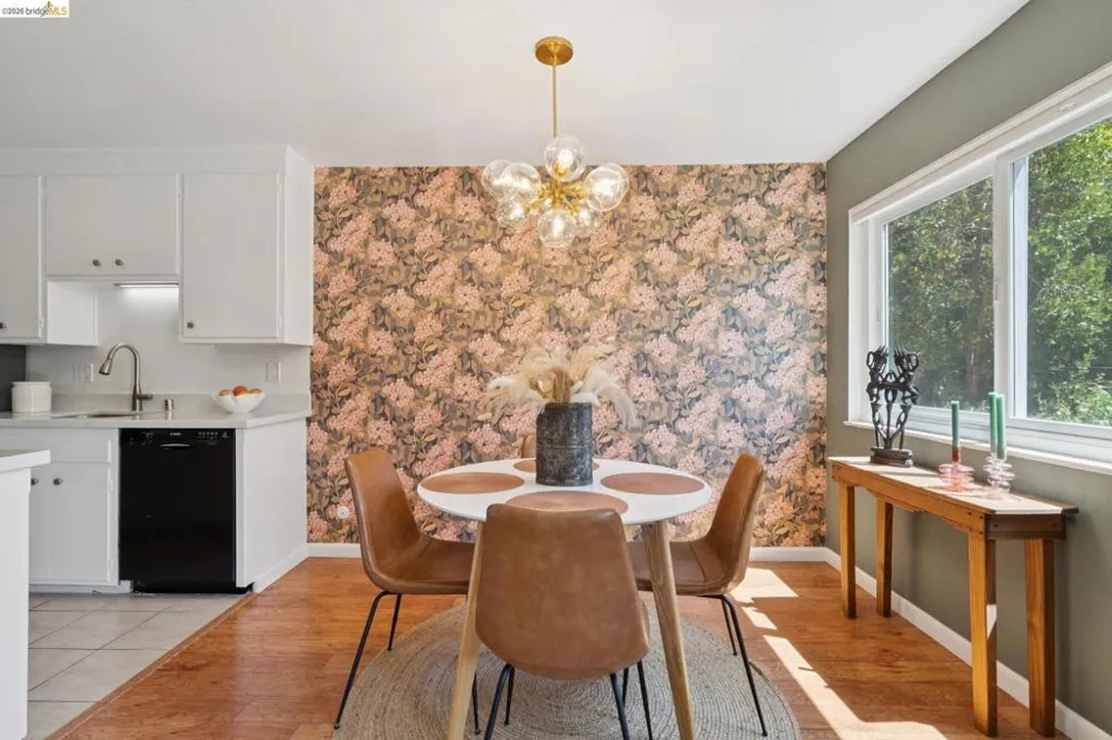 94 Bayo Vista Ave #204 Oakland, CA 94611