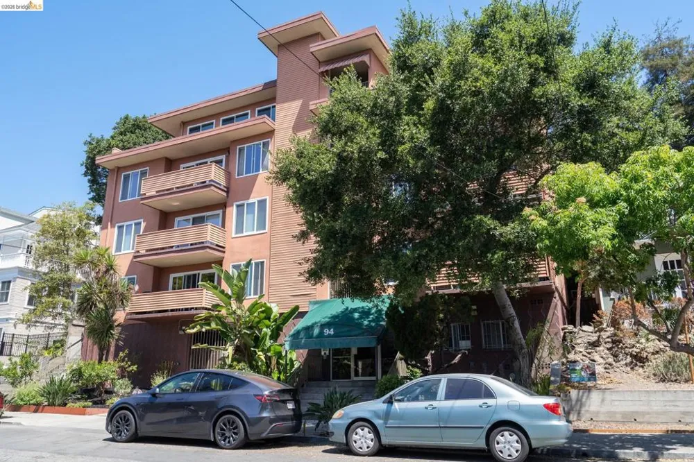 94 Bayo Vista Ave #204 Oakland, CA 94611