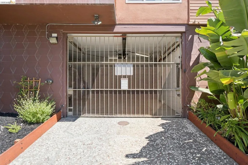 94 Bayo Vista Ave #204 Oakland, CA 94611