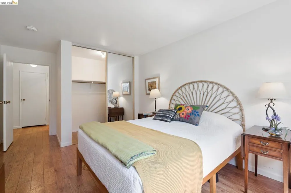 94 Bayo Vista Ave #204 Oakland, CA 94611