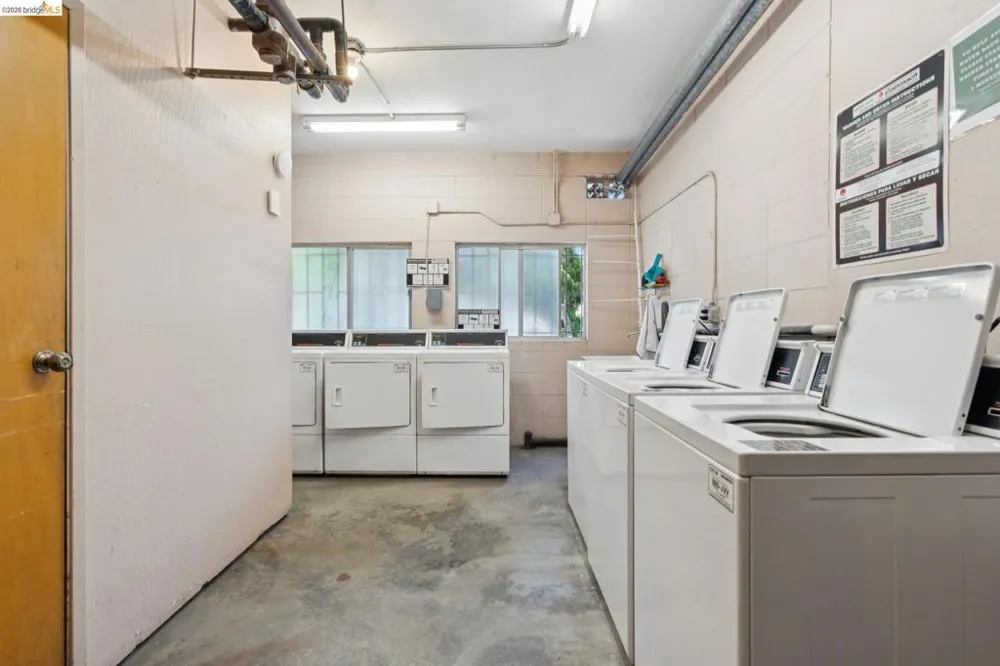94 Bayo Vista Ave #204 Oakland, CA 94611