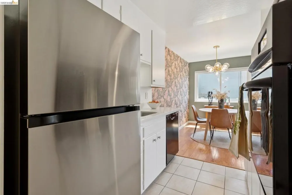 94 Bayo Vista Ave #204 Oakland, CA 94611