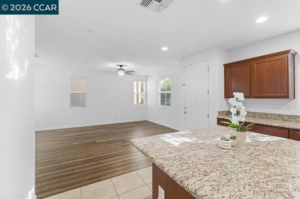 7832 Acorri Walk Sacramento, CA 95823