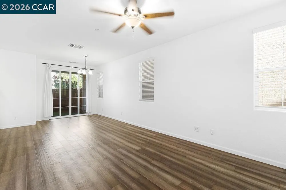 7832 Acorri Walk Sacramento, CA 95823