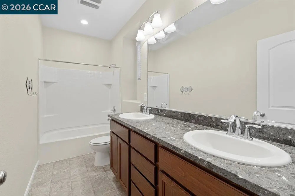 7832 Acorri Walk Sacramento, CA 95823