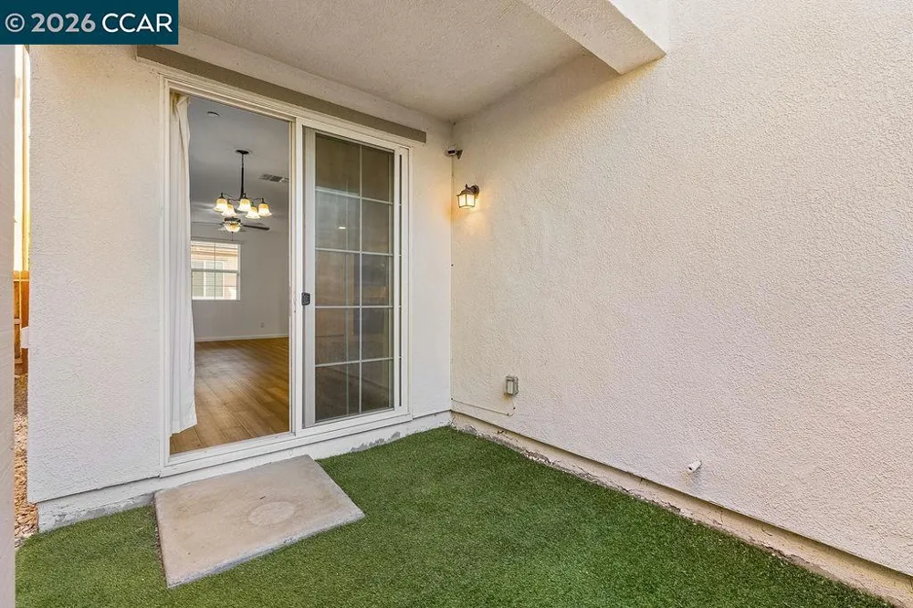 7832 Acorri Walk Sacramento, CA 95823