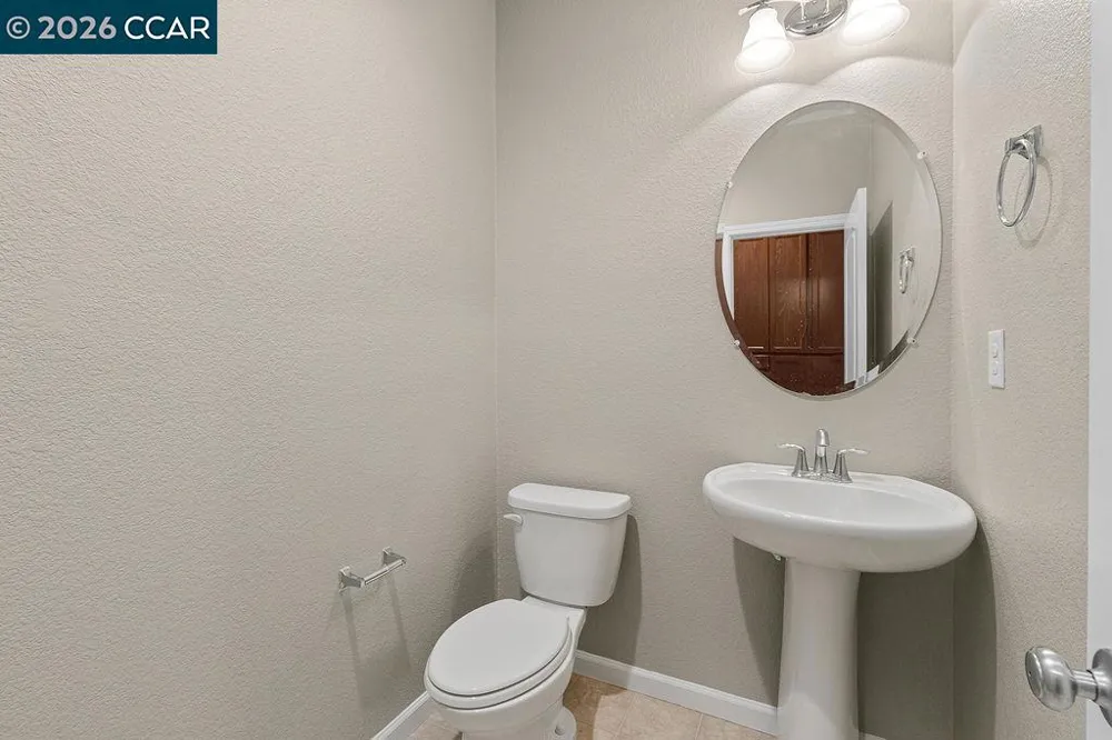 7832 Acorri Walk Sacramento, CA 95823