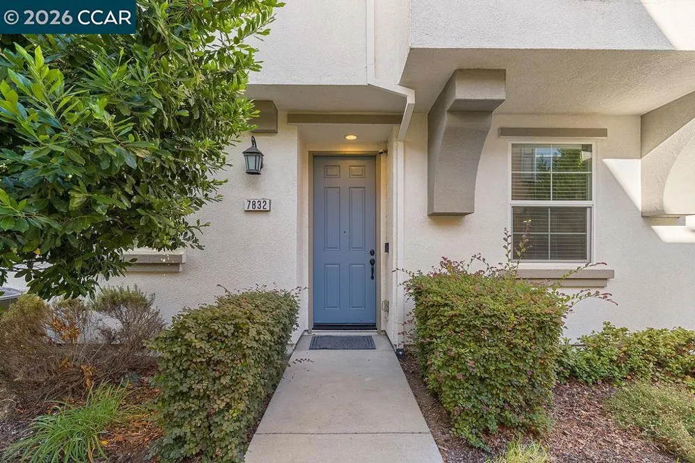 7832 Acorri Walk Sacramento, CA 95823
