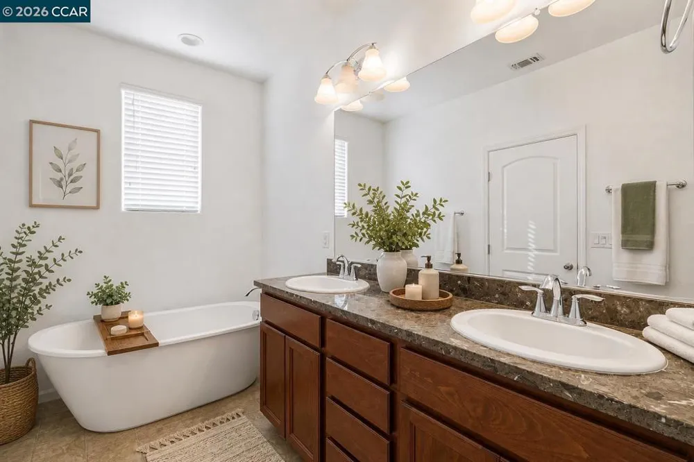 7832 Acorri Walk Sacramento, CA 95823