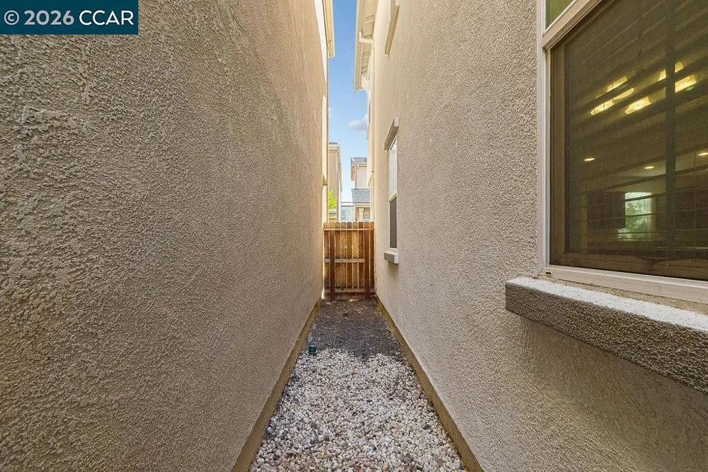 7832 Acorri Walk Sacramento, CA 95823