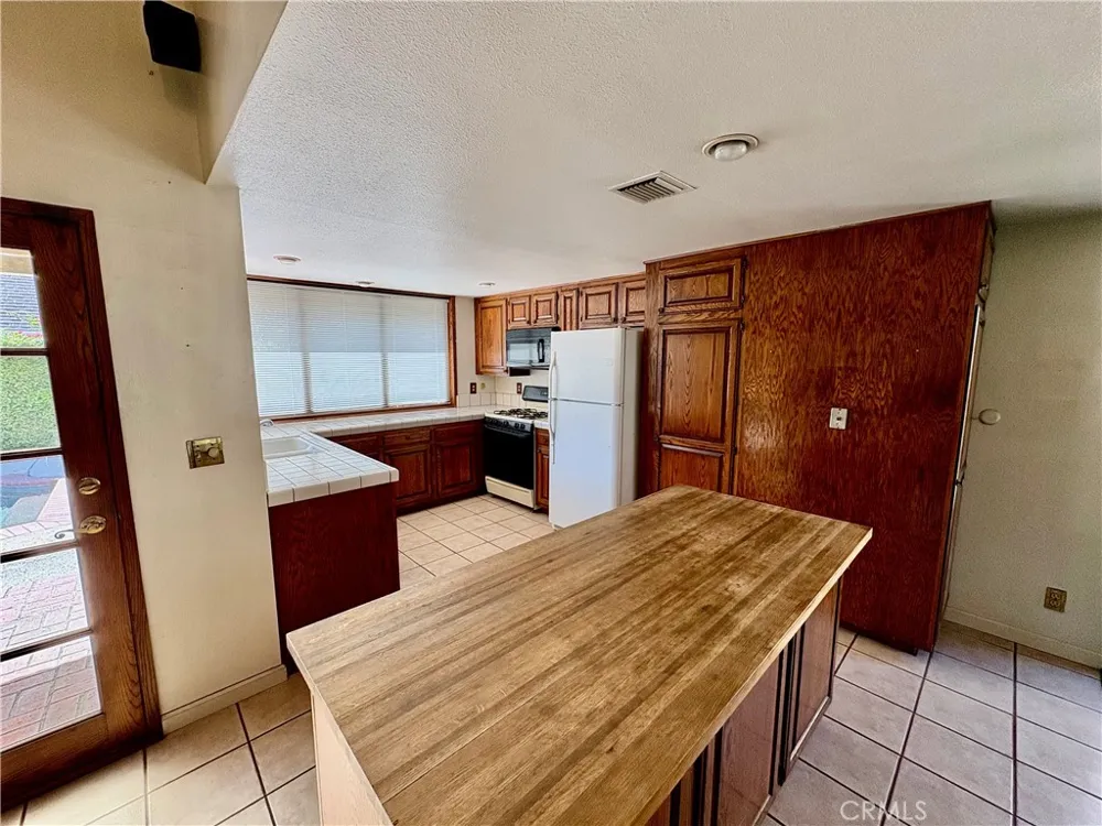 10443 Camden Drive Cypress, CA 90630