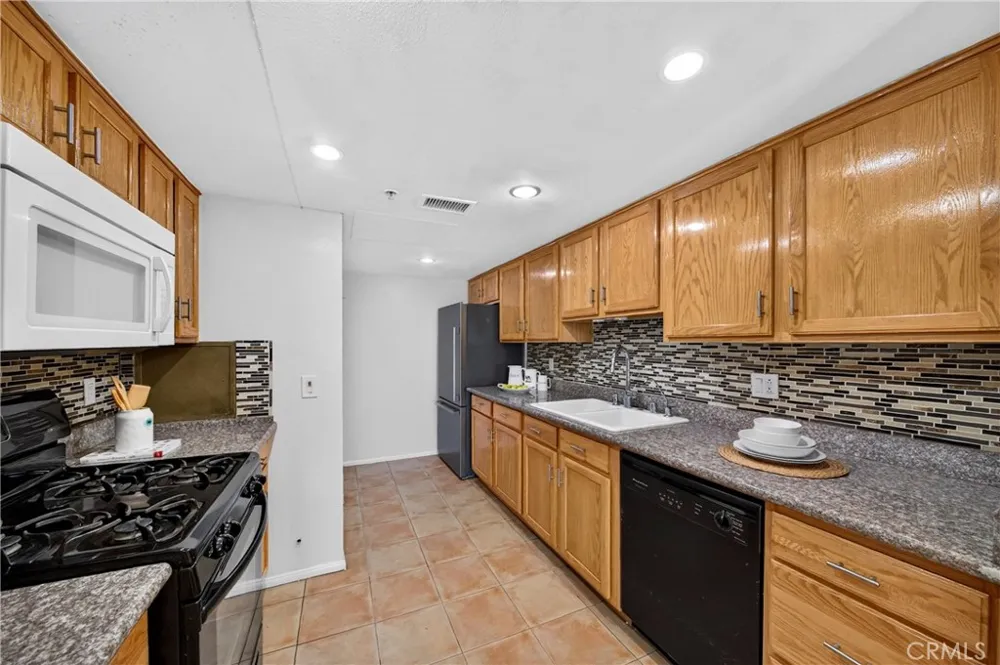 11124 Burbank Boulevard #108 North Hollywood, CA 91601