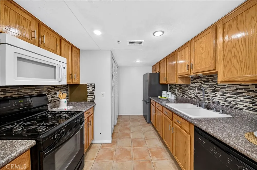 11124 Burbank Boulevard #108 North Hollywood, CA 91601