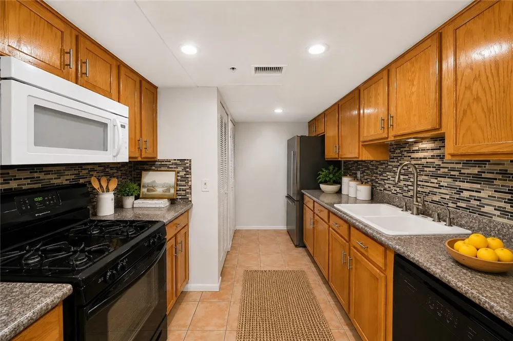 11124 Burbank Boulevard #108 North Hollywood, CA 91601