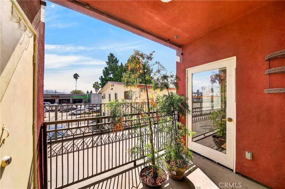 11124 Burbank Boulevard #108 North Hollywood, CA 91601