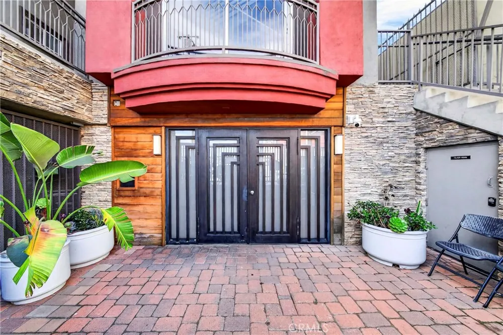 11124 Burbank Boulevard #108 North Hollywood, CA 91601