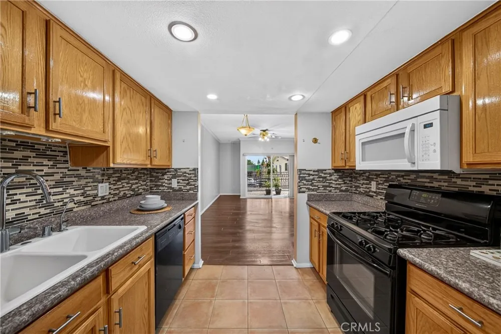 11124 Burbank Boulevard #108 North Hollywood, CA 91601