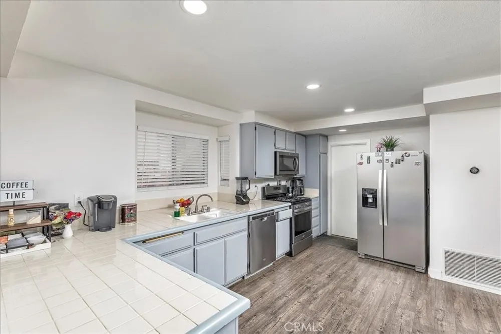 754 De La Luz Perris, CA 92571