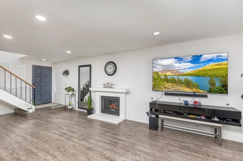 754 De La Luz Perris, CA 92571
