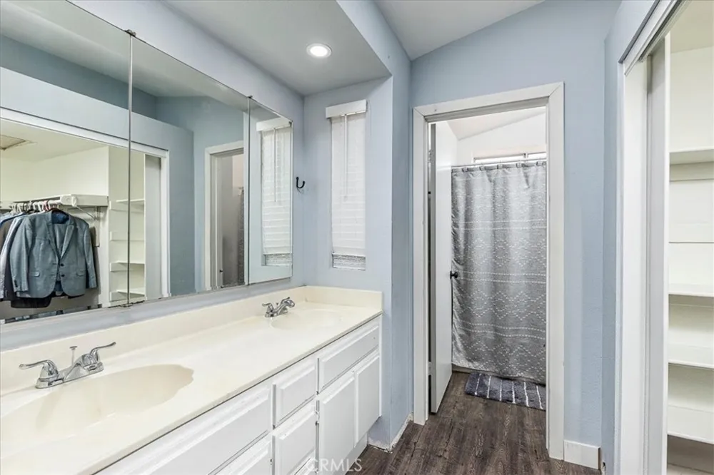 754 De La Luz Perris, CA 92571