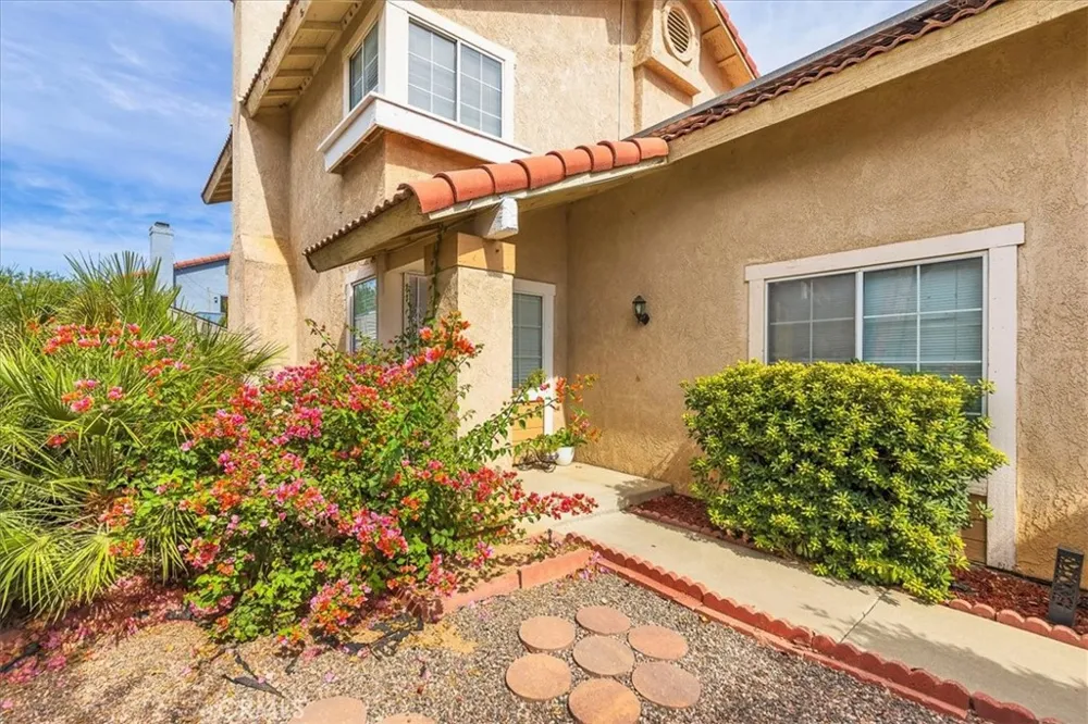 754 De La Luz Perris, CA 92571