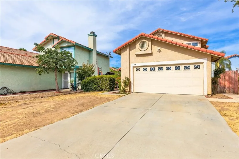 754 De La Luz Perris, CA 92571