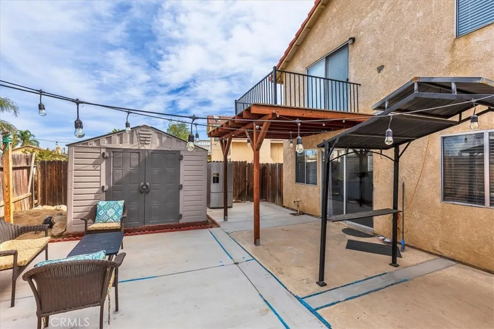754 De La Luz Perris, CA 92571
