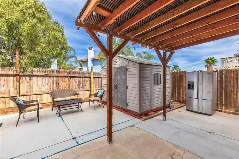 754 De La Luz Perris, CA 92571