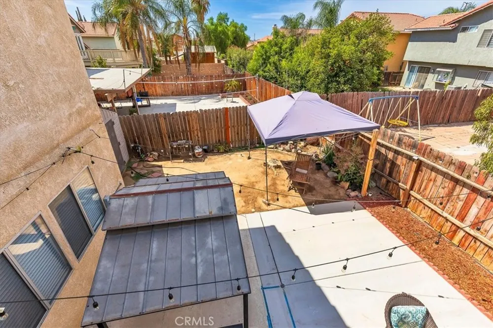 754 De La Luz Perris, CA 92571