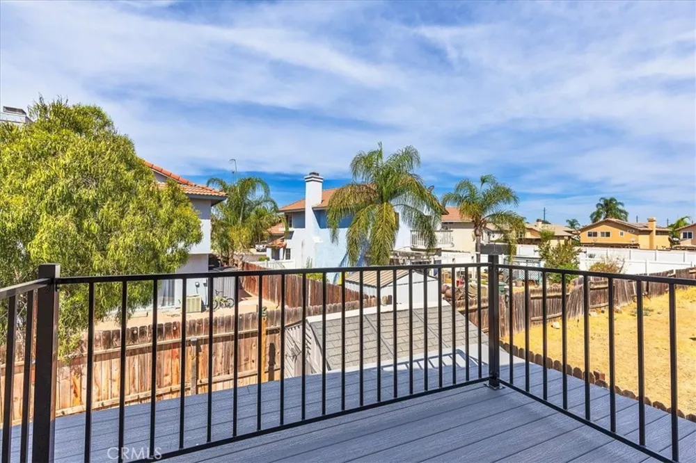 754 De La Luz Perris, CA 92571