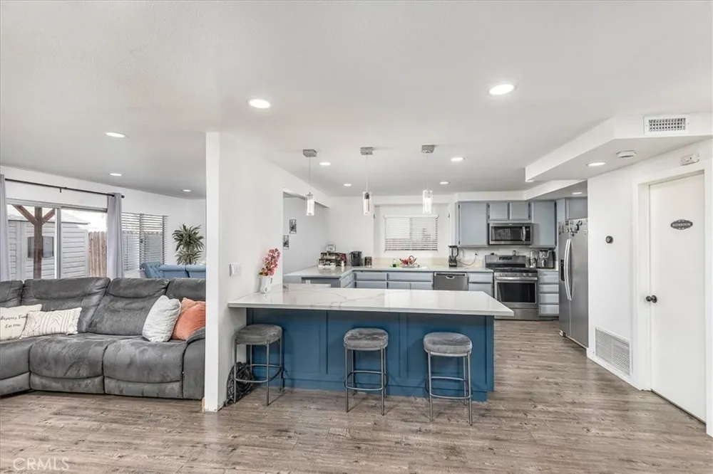 754 De La Luz Perris, CA 92571