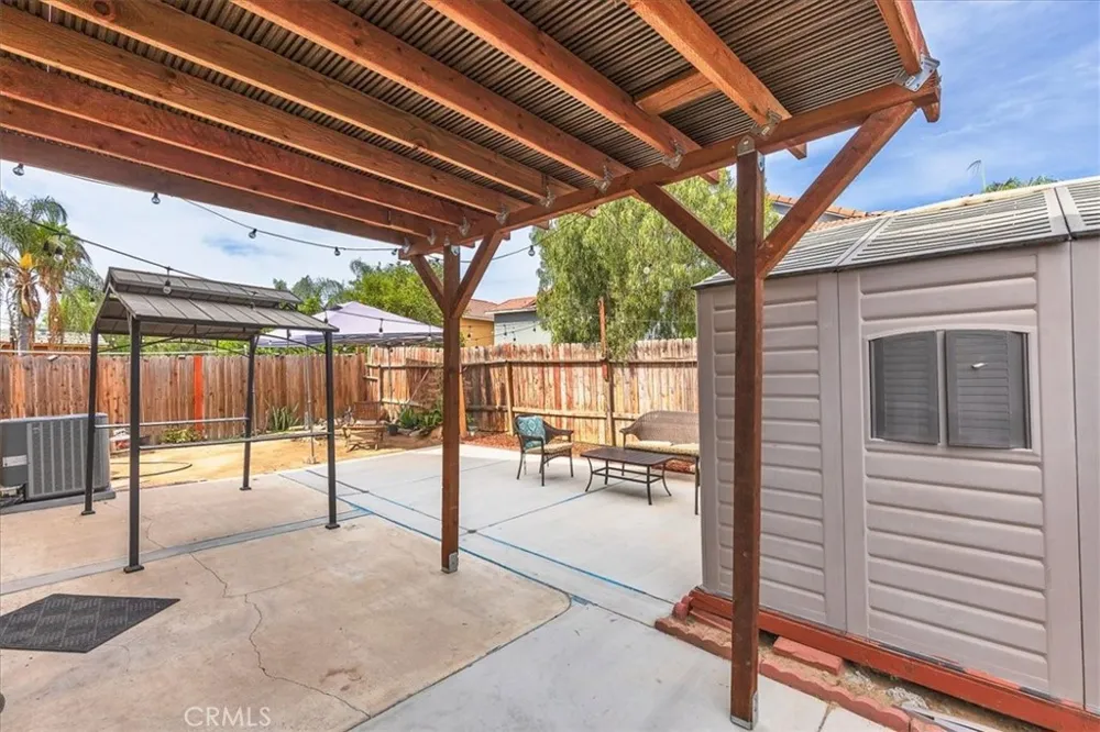 754 De La Luz Perris, CA 92571