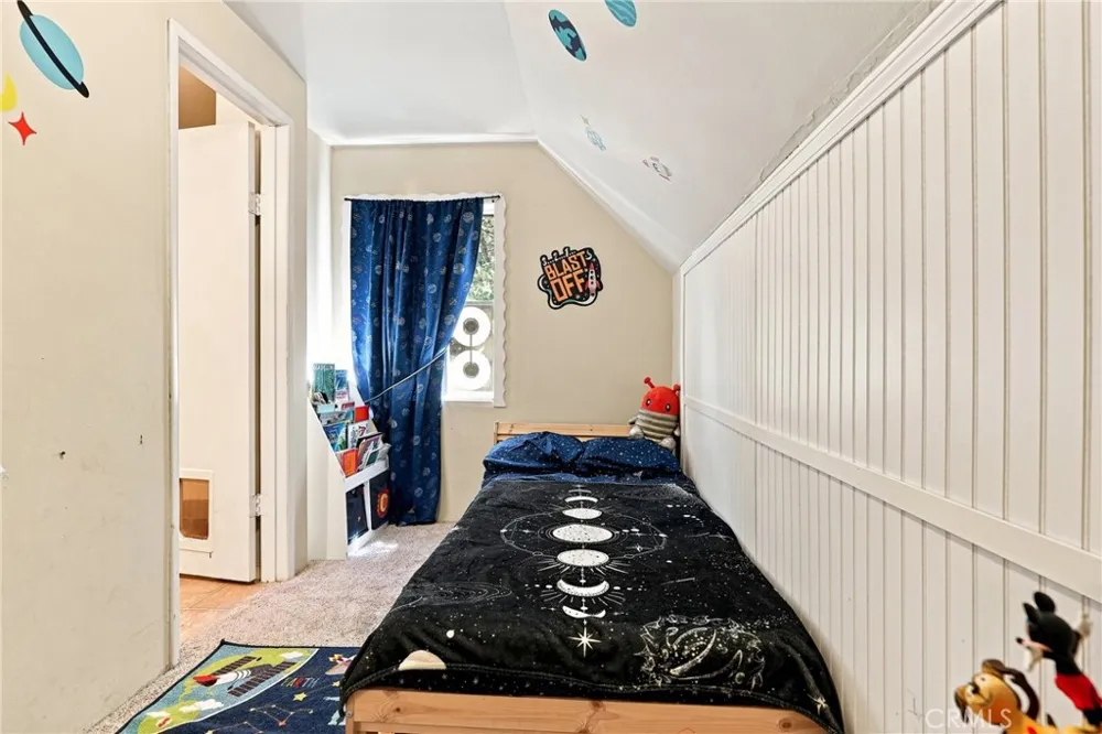 2673 Soutar Running Springs, CA 92382
