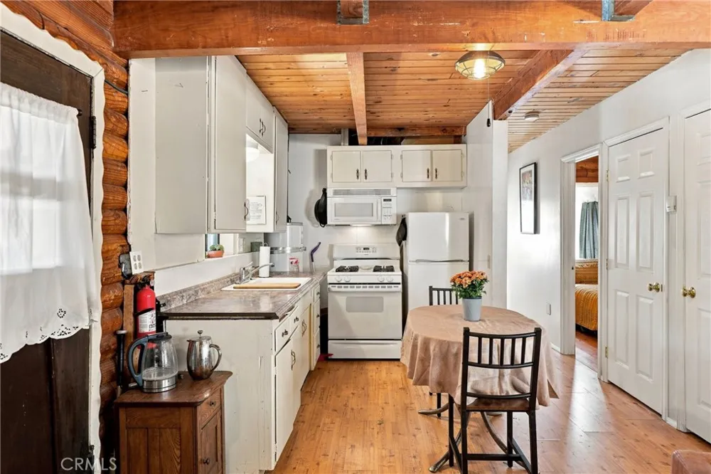 2673 Soutar Running Springs, CA 92382