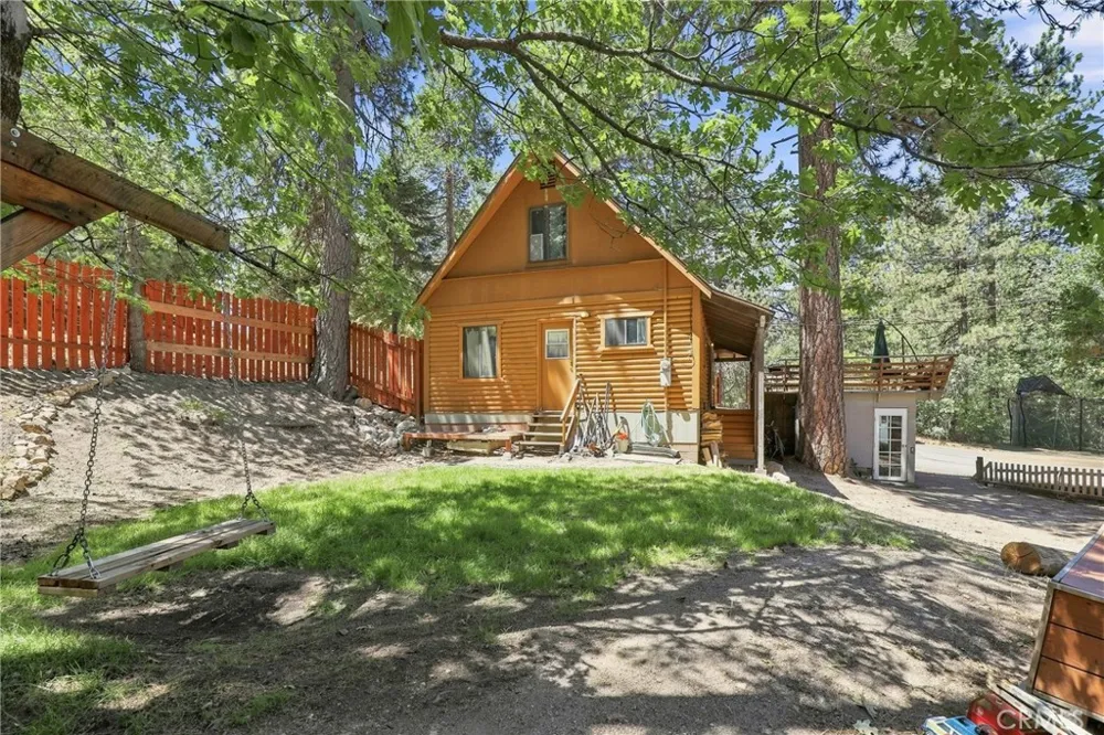 2673 Soutar Running Springs, CA 92382