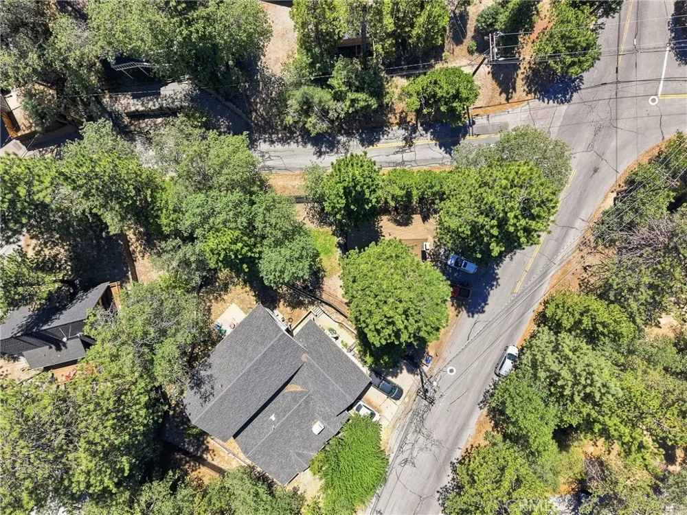 2673 Soutar Running Springs, CA 92382