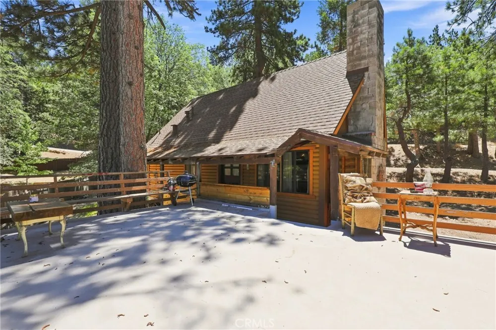 2673 Soutar Running Springs, CA 92382