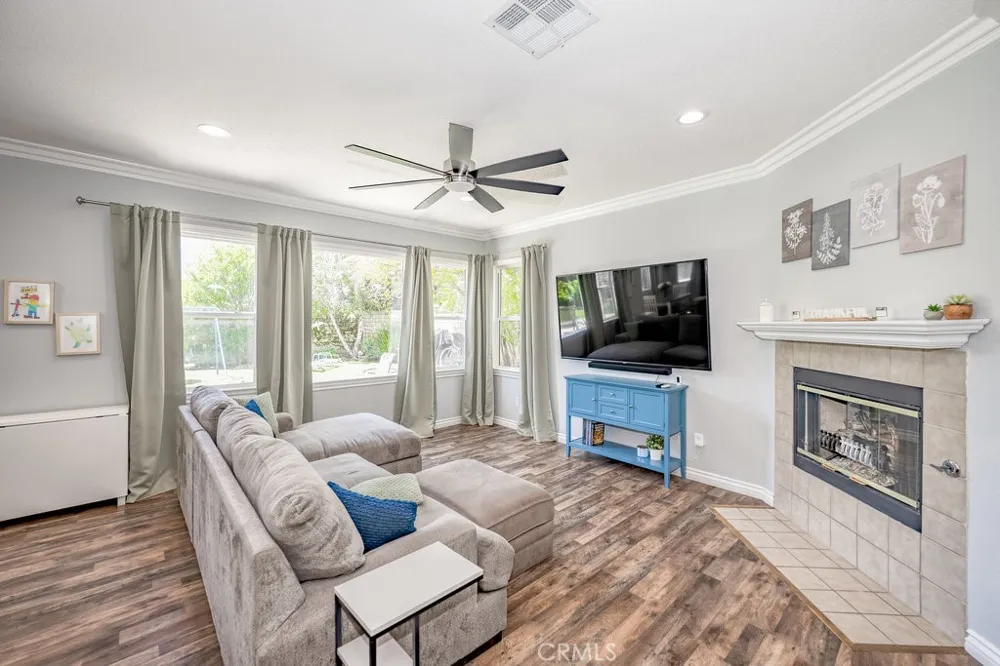 28315 Maitland Saugus, CA 91350