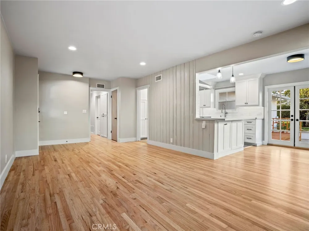 1430 Shamrock Costa Mesa, CA 92626