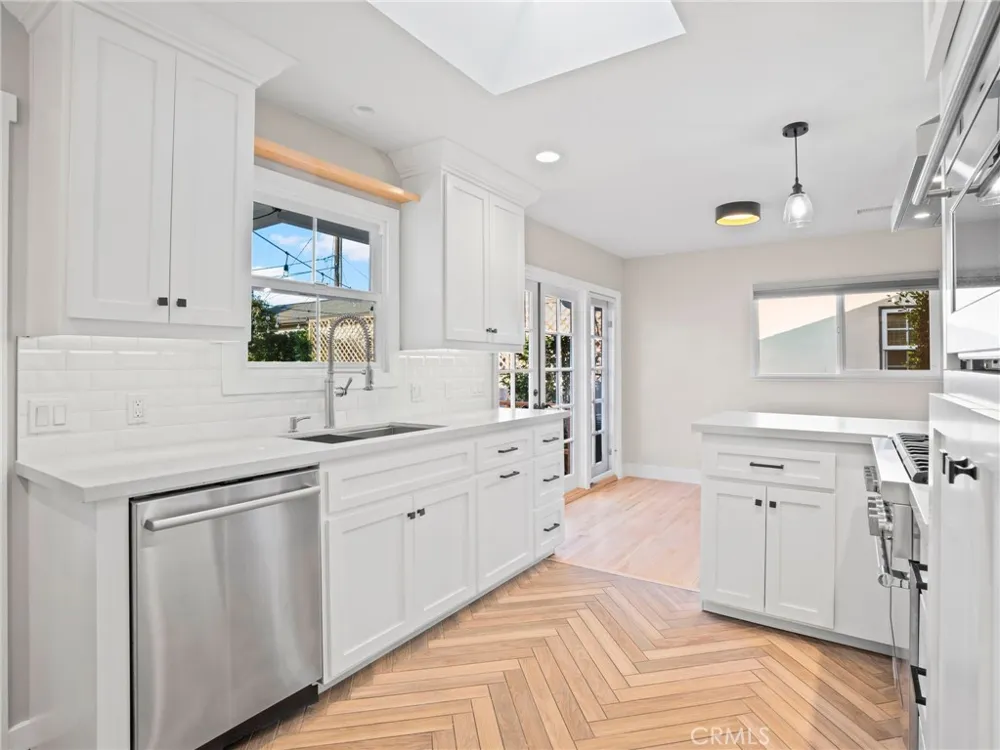 1430 Shamrock Costa Mesa, CA 92626