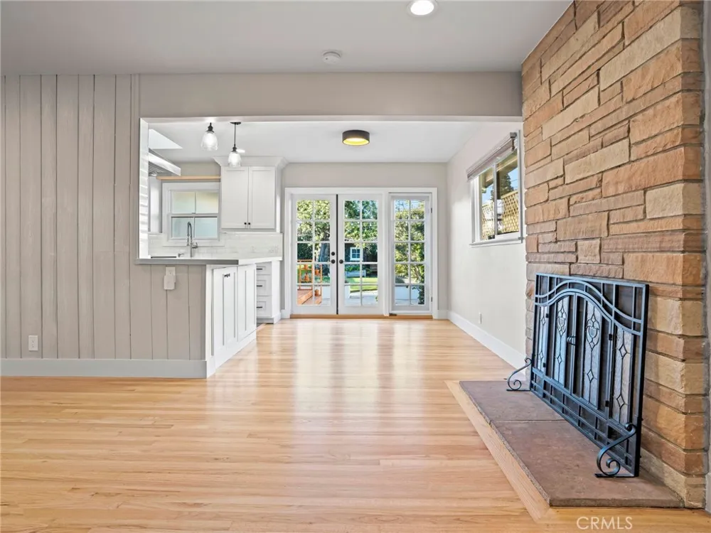 1430 Shamrock Costa Mesa, CA 92626
