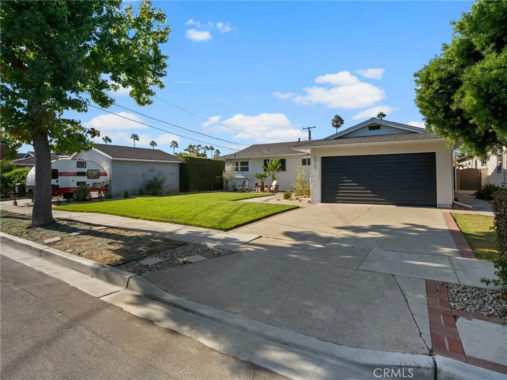 1430 Shamrock Costa Mesa, CA 92626