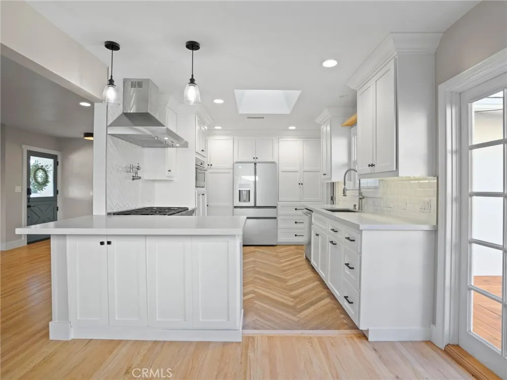 1430 Shamrock Costa Mesa, CA 92626