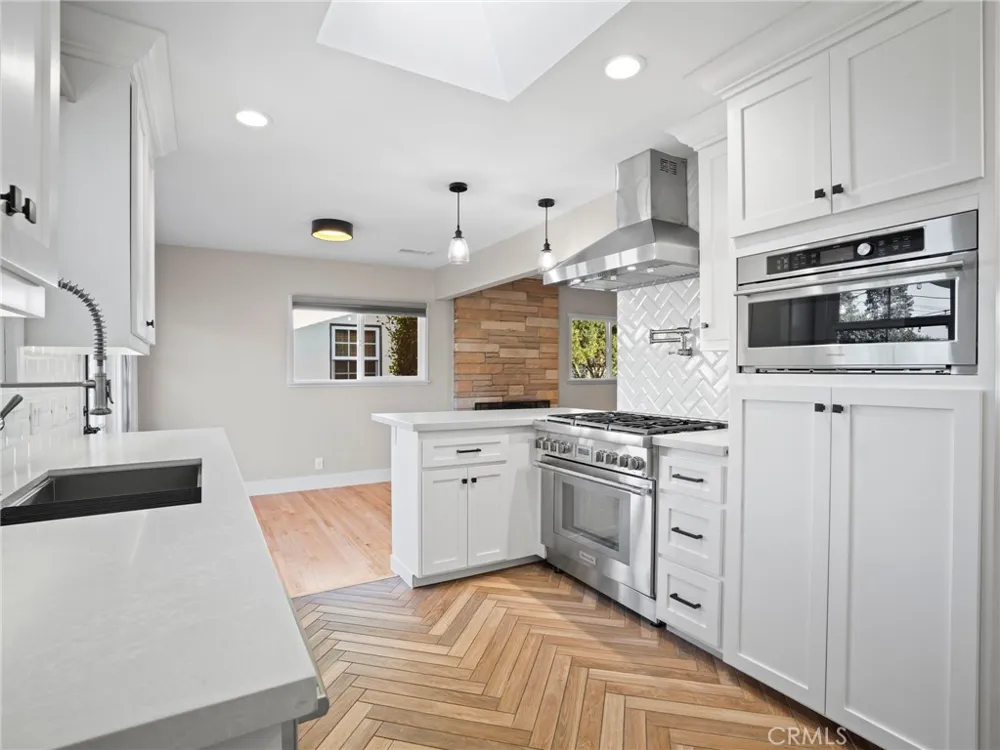 1430 Shamrock Costa Mesa, CA 92626
