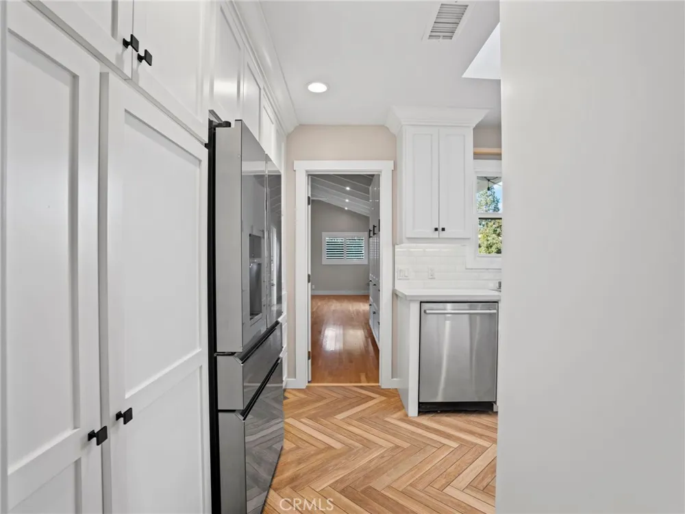 1430 Shamrock Costa Mesa, CA 92626