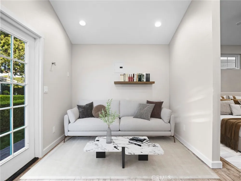 1430 Shamrock Costa Mesa, CA 92626