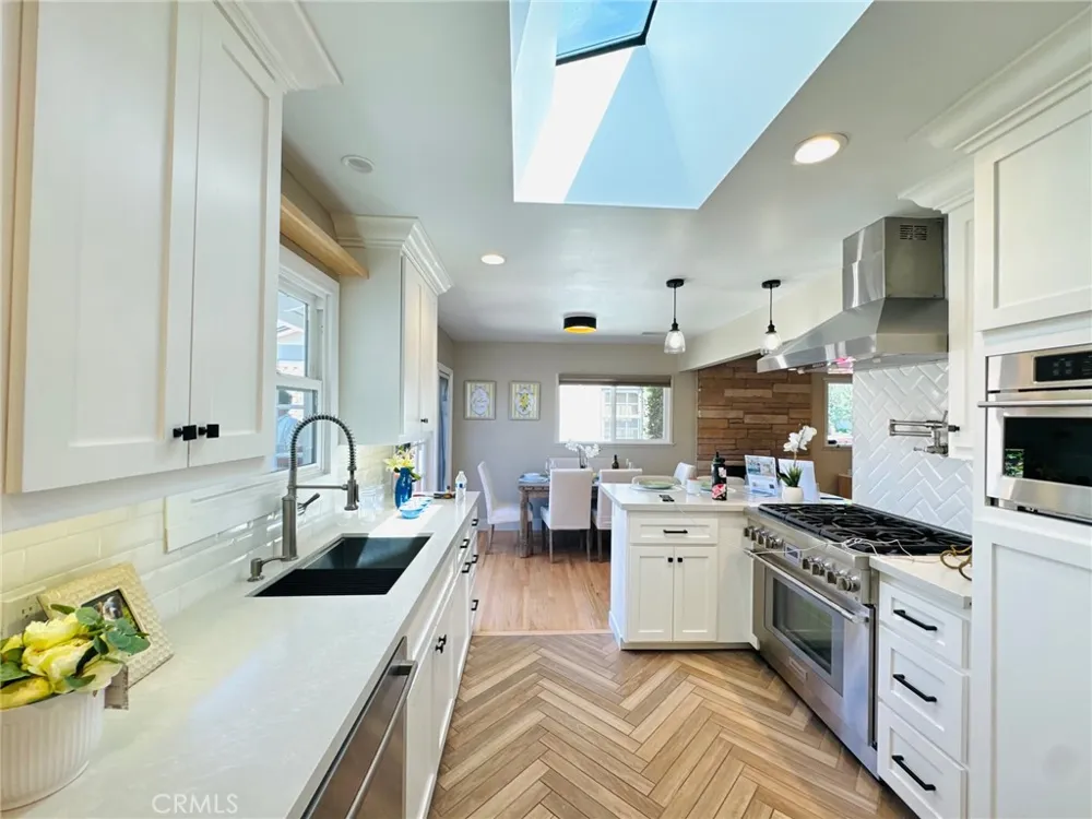 1430 Shamrock Costa Mesa, CA 92626