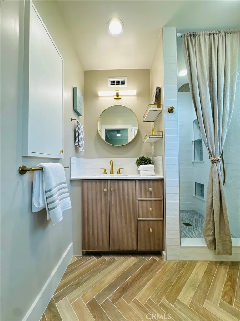 1430 Shamrock Costa Mesa, CA 92626