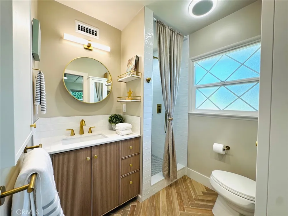 1430 Shamrock Costa Mesa, CA 92626